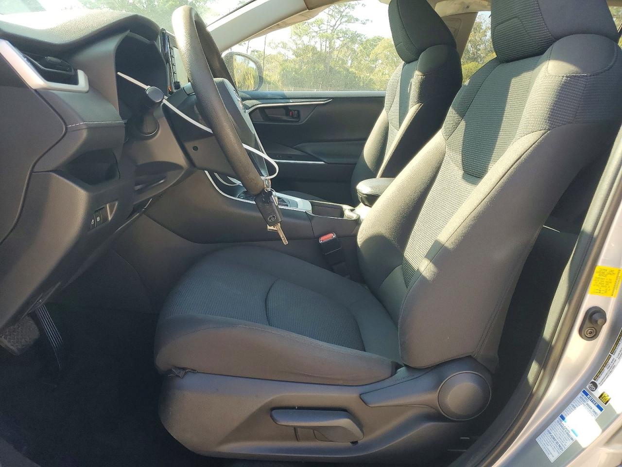 2021 TOYOTA RAV4 LE photo 13