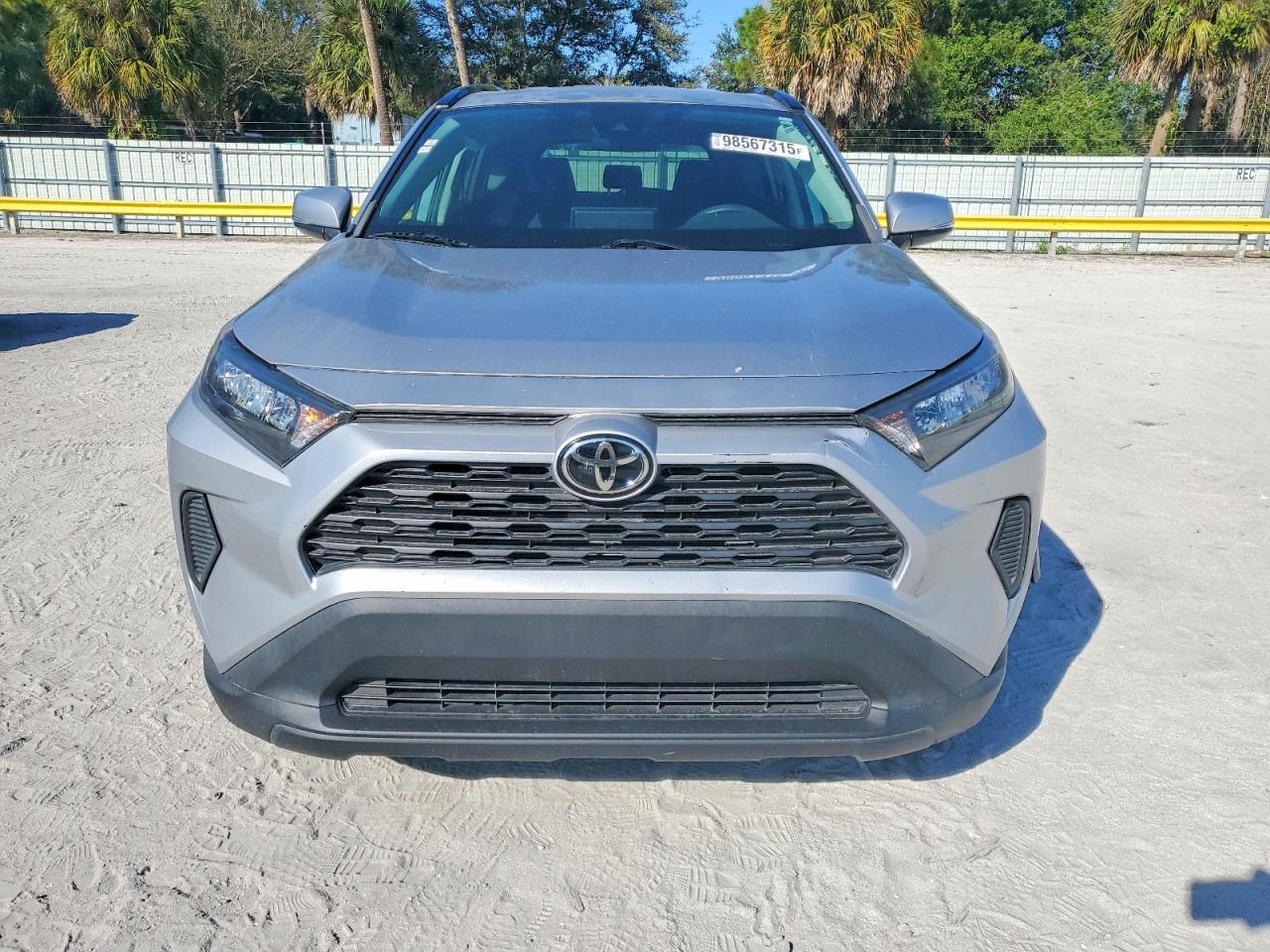2021 TOYOTA RAV4 LE photo 9