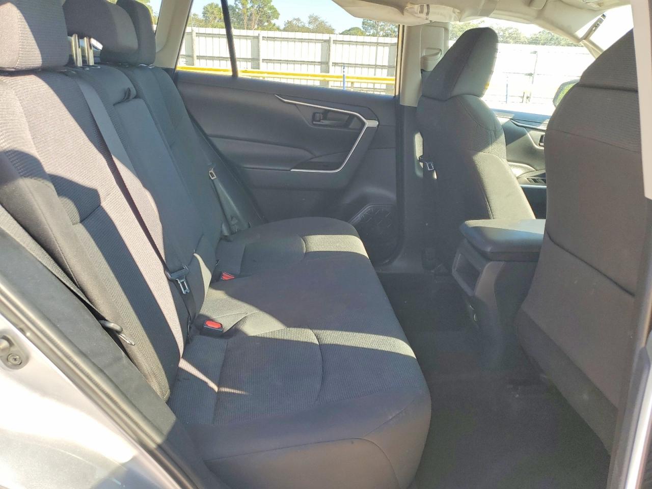 2021 TOYOTA RAV4 LE photo 21