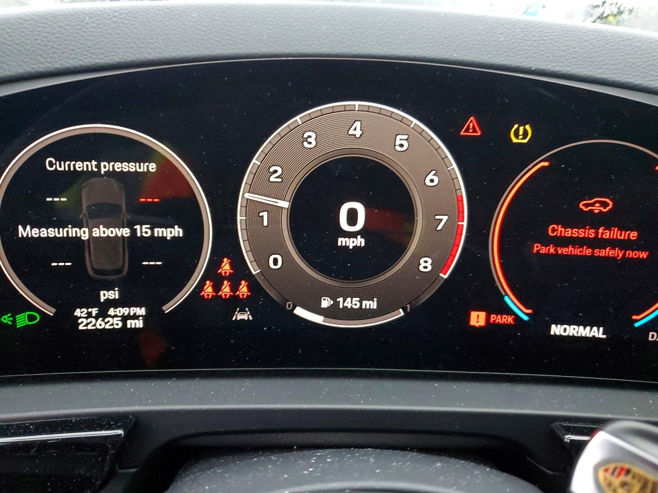 2024 PORSCHE CAYENNE photo 9