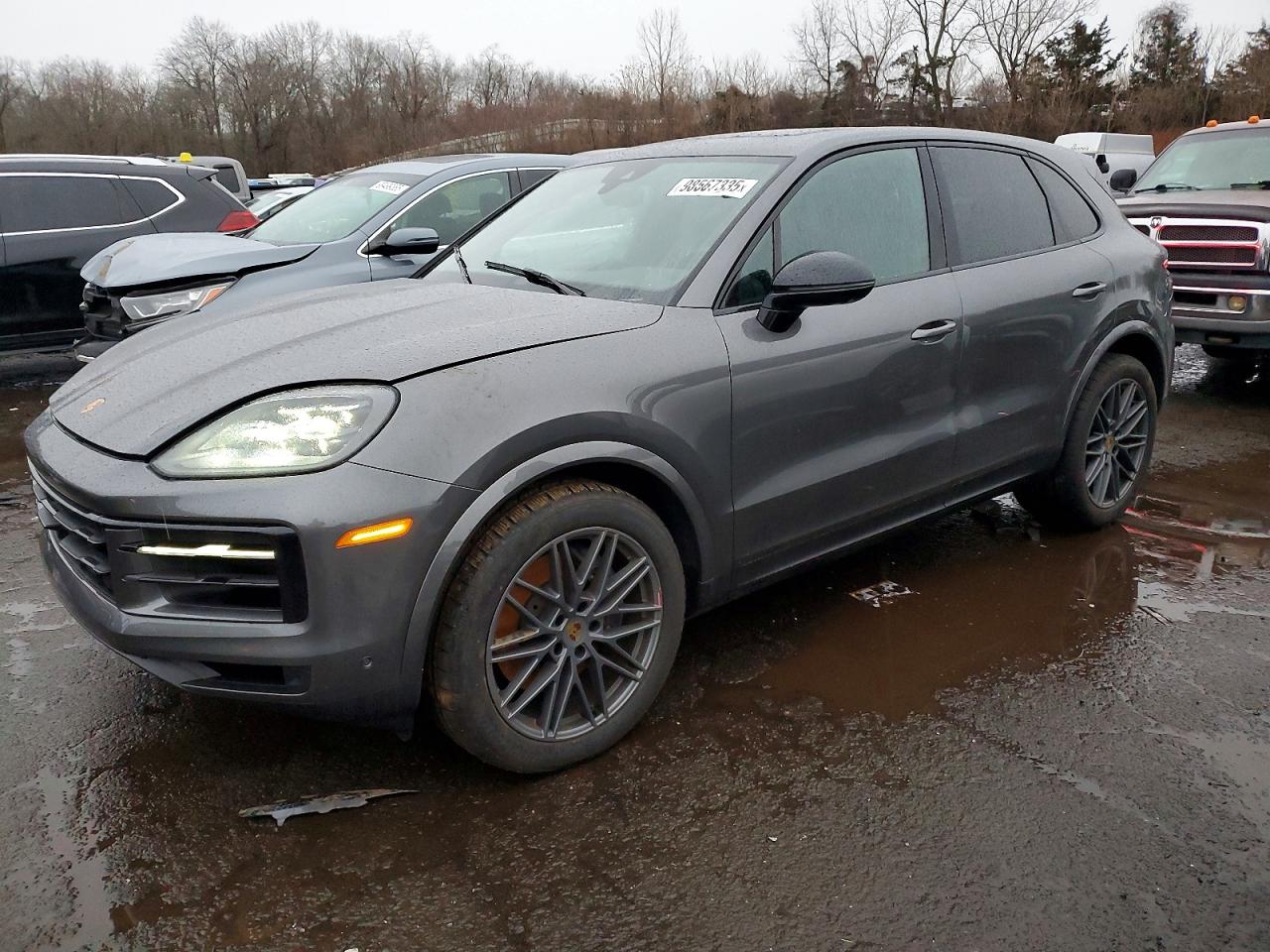 2024 PORSCHE CAYENNE