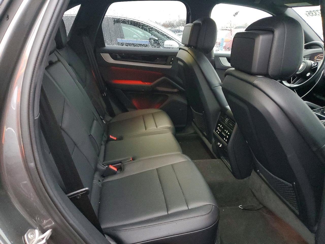 2024 PORSCHE CAYENNE photo 11