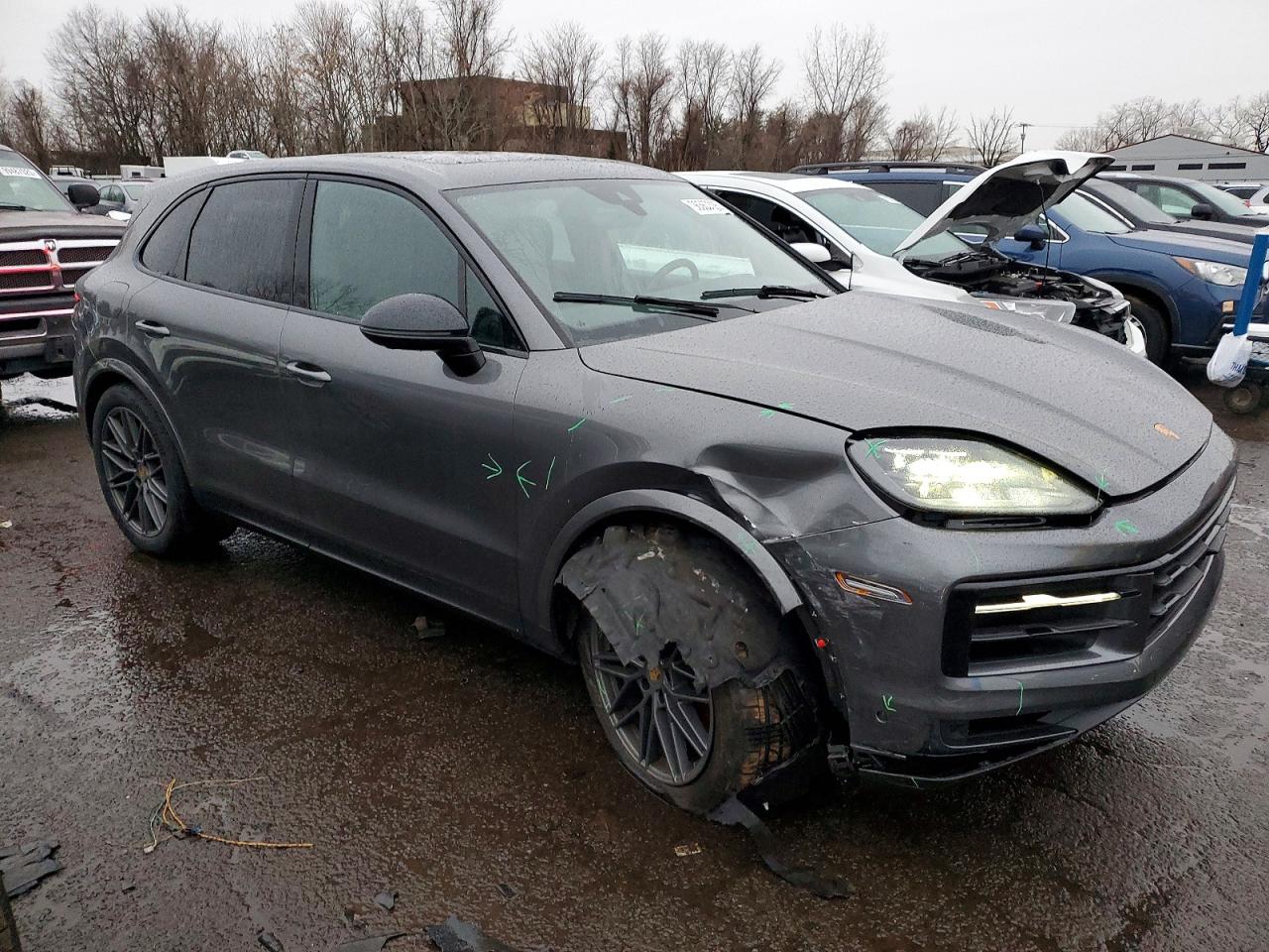 2024 PORSCHE CAYENNE photo 4