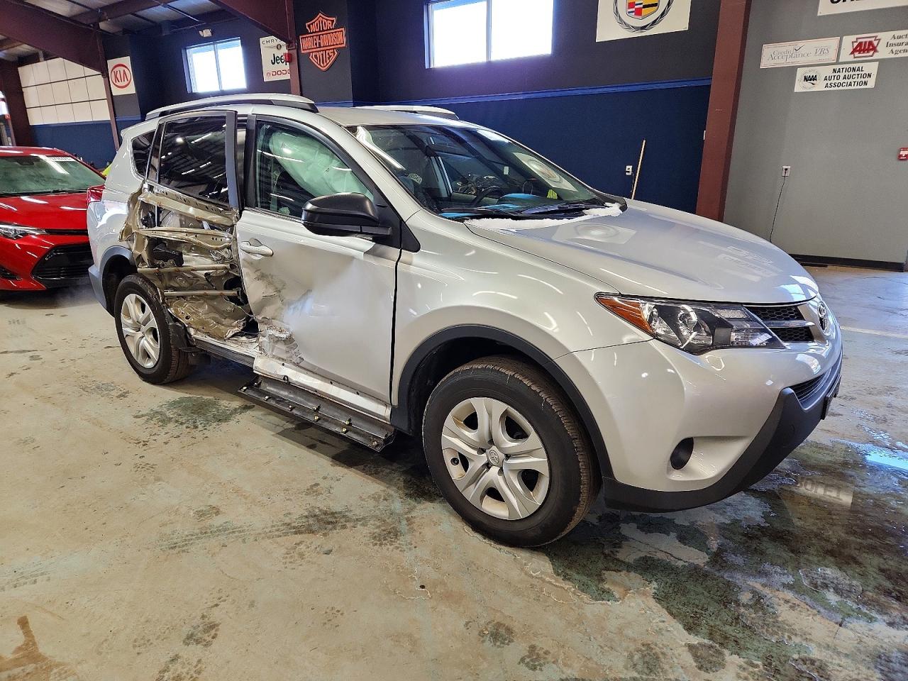 2013 TOYOTA RAV4 LE photo 4
