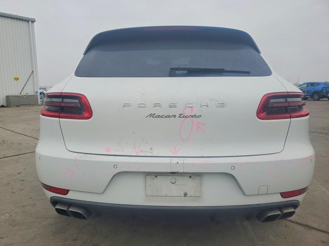 2015 PORSCHE MACAN TURBO photo 11