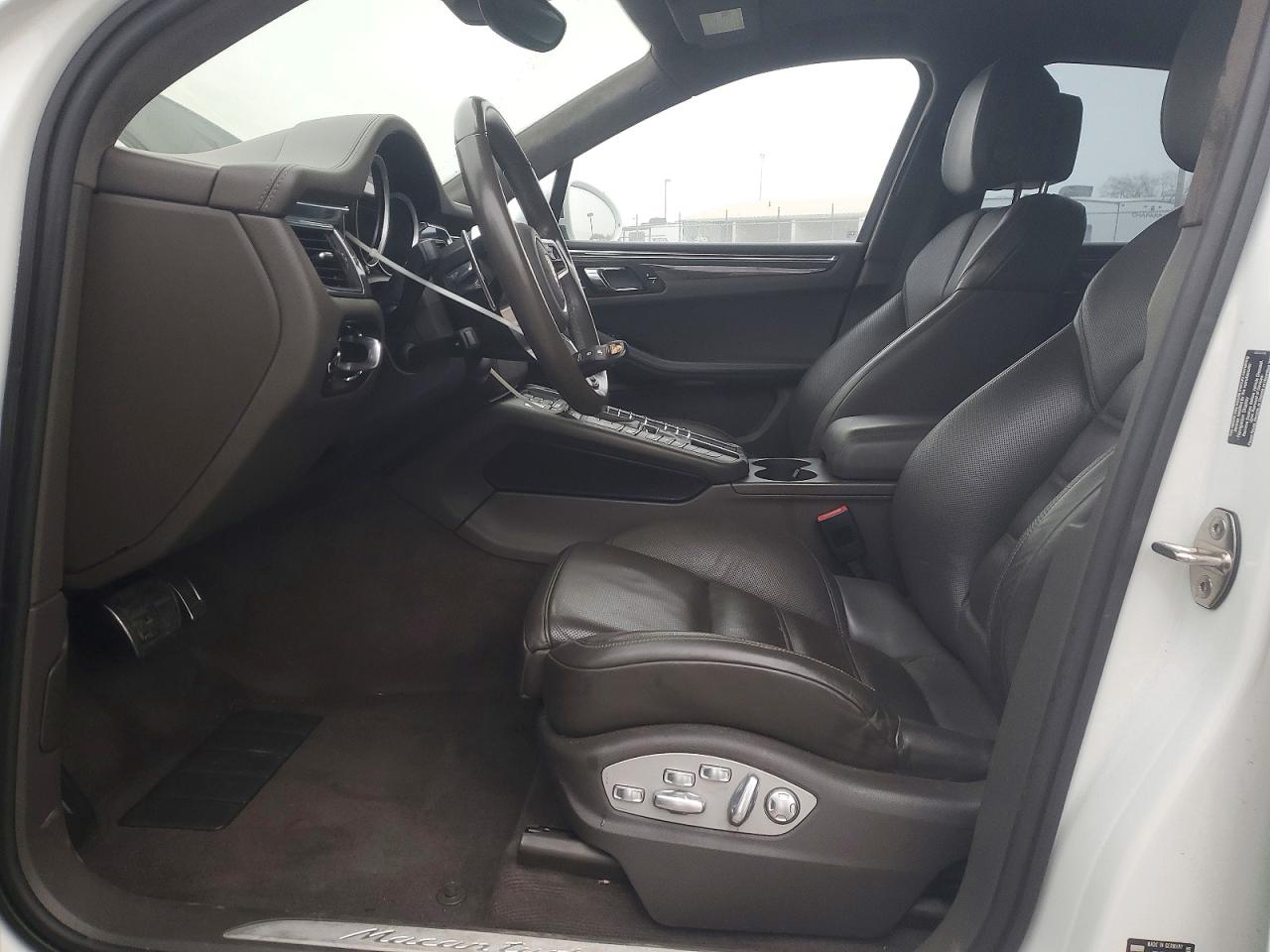 2015 PORSCHE MACAN TURBO photo 13
