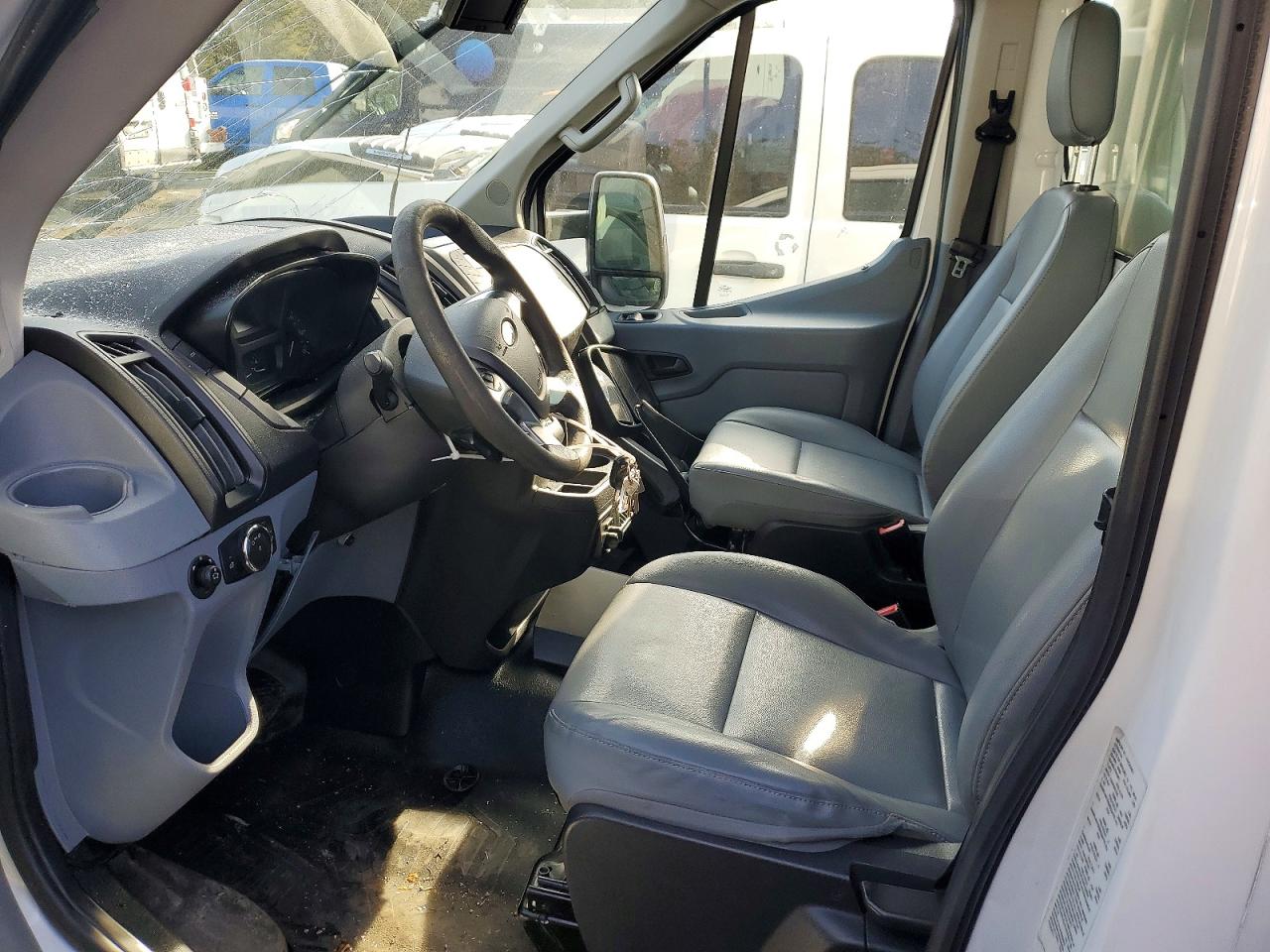 2017 FORD TRANSIT BOX TRUCK photo 19