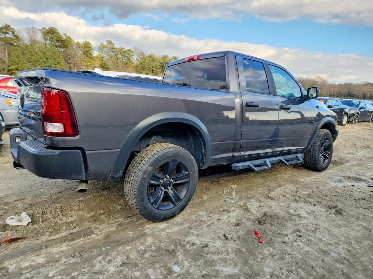 2022 RAM 1500 CLASSIC SLT photo 3