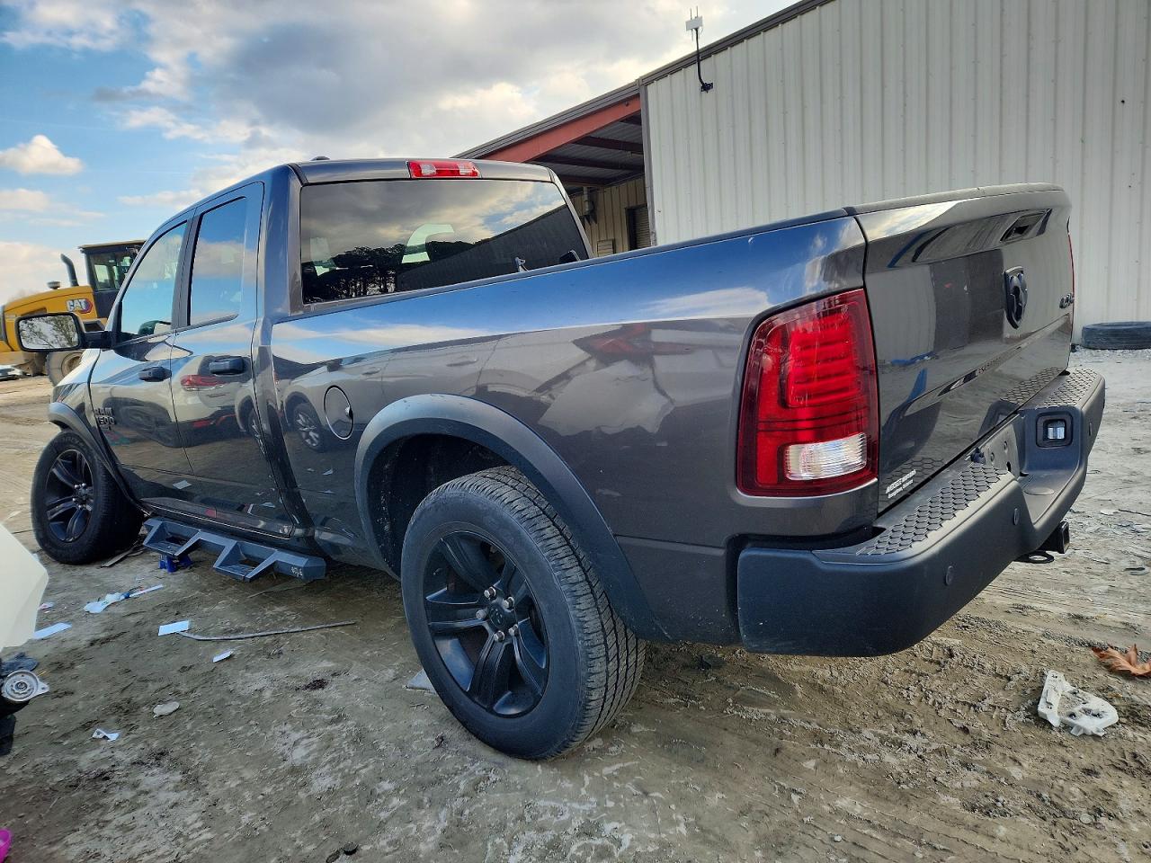 2022 RAM 1500 CLASSIC SLT photo 2