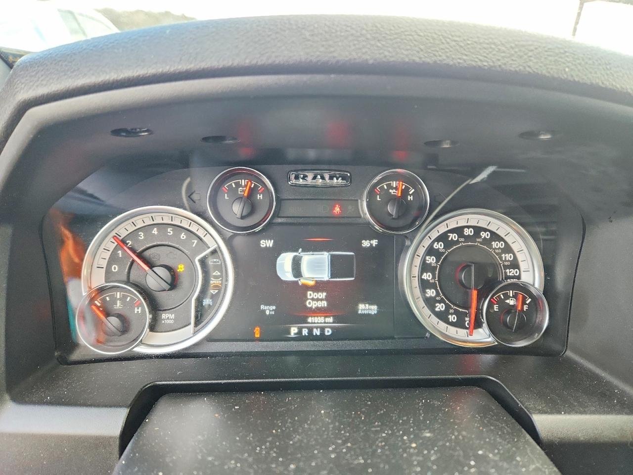 2022 RAM 1500 CLASSIC SLT photo 9