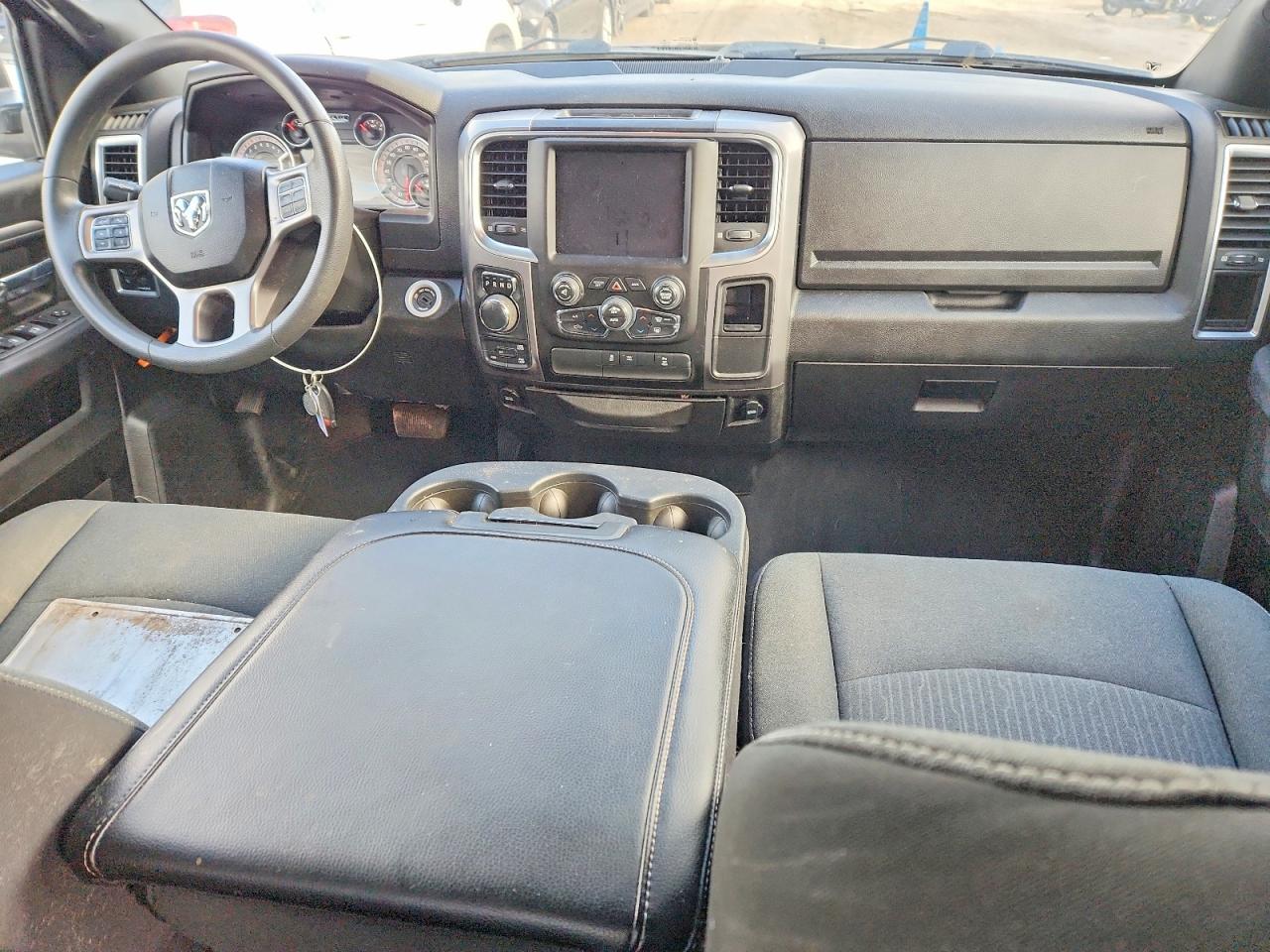 2022 RAM 1500 CLASSIC SLT photo 8