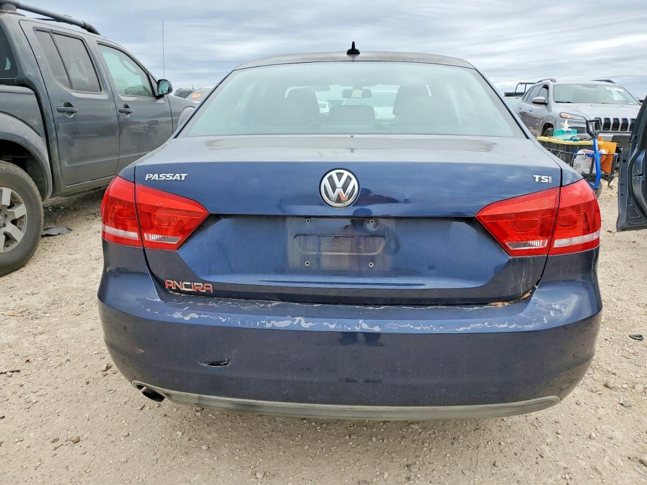 2014 VOLKSWAGEN PASSAT S photo 11