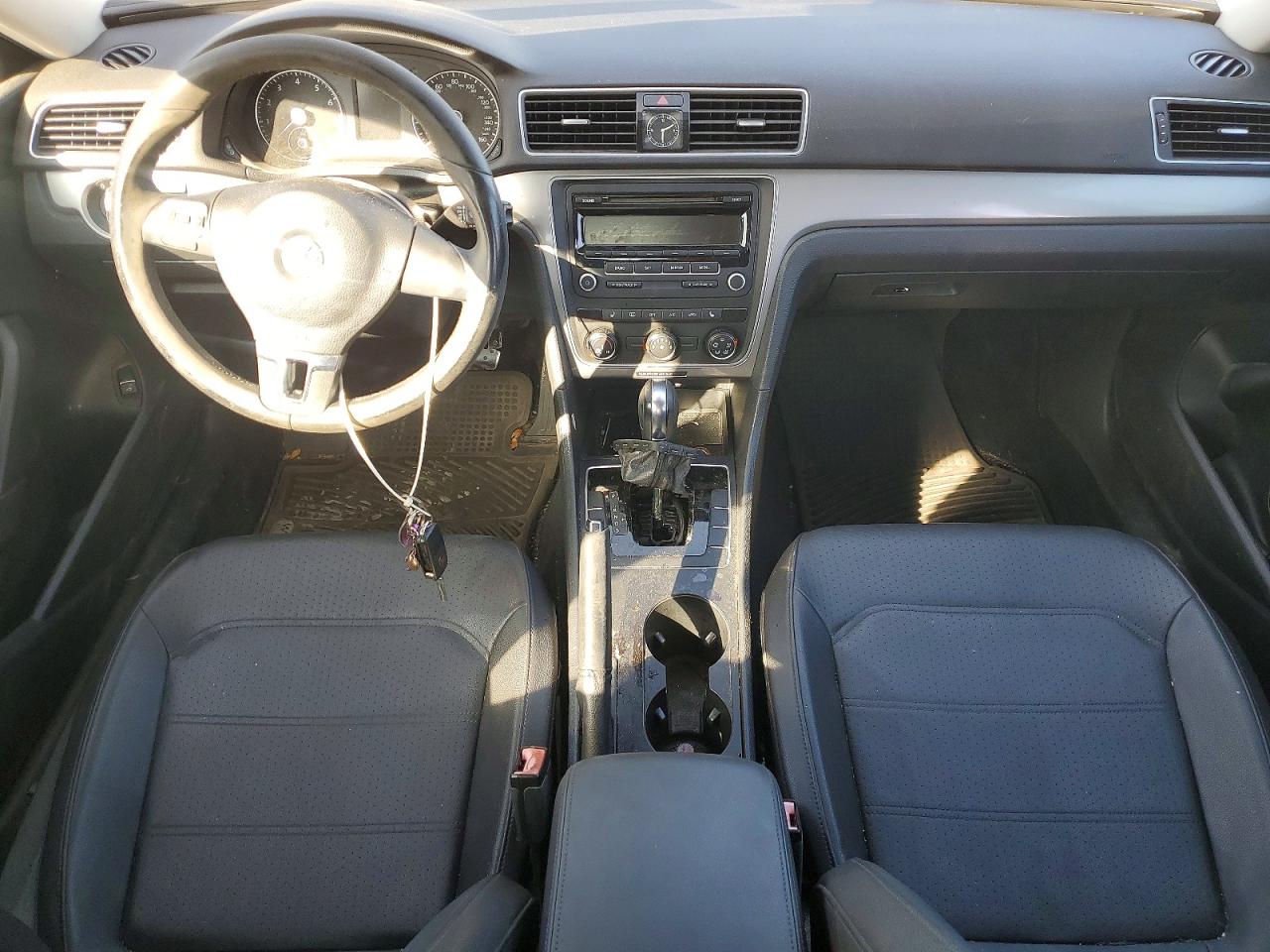 2014 VOLKSWAGEN PASSAT S photo 15