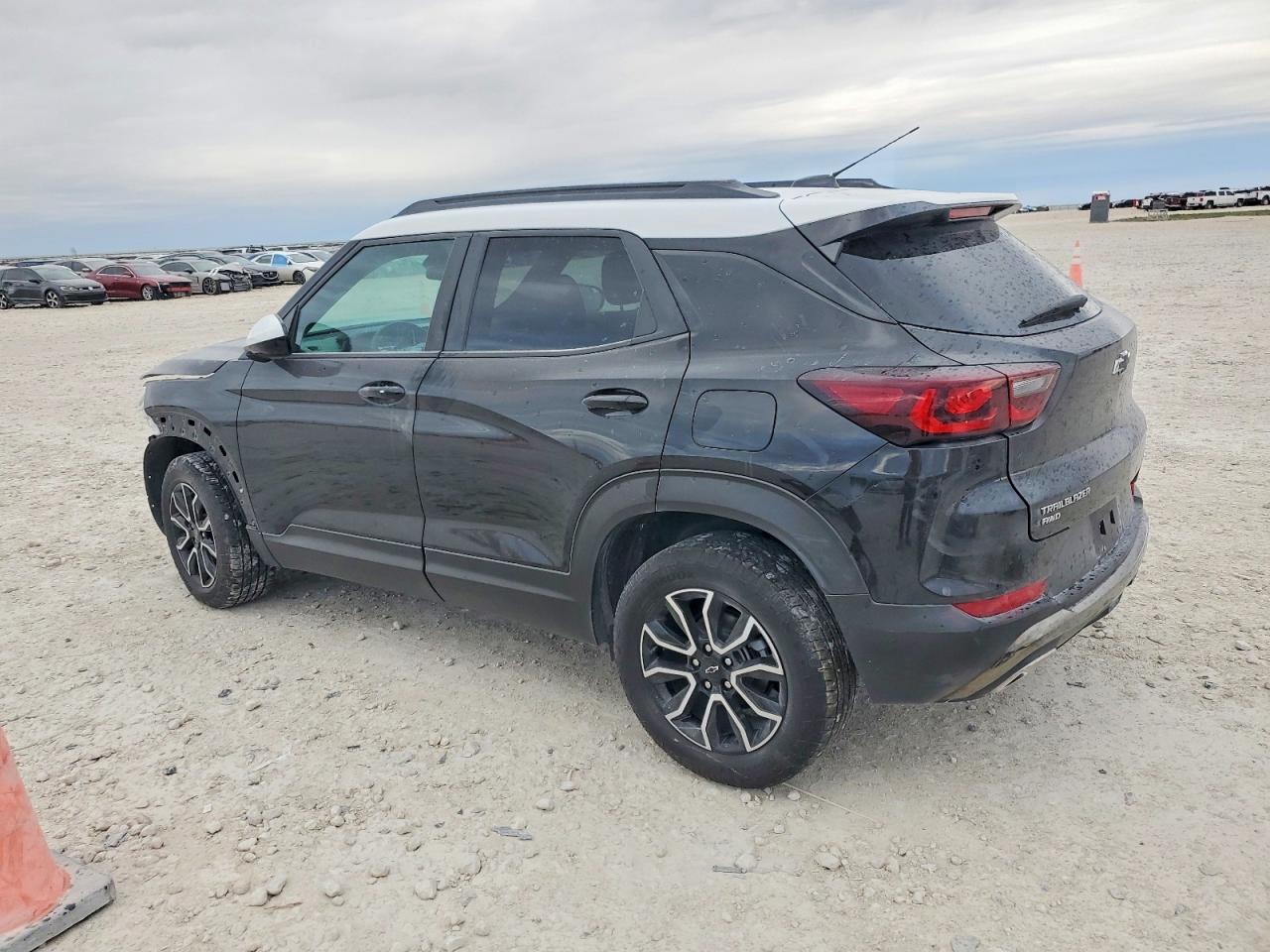 2025 CHEVROLET TRAILBLAZER ACTIV photo 2