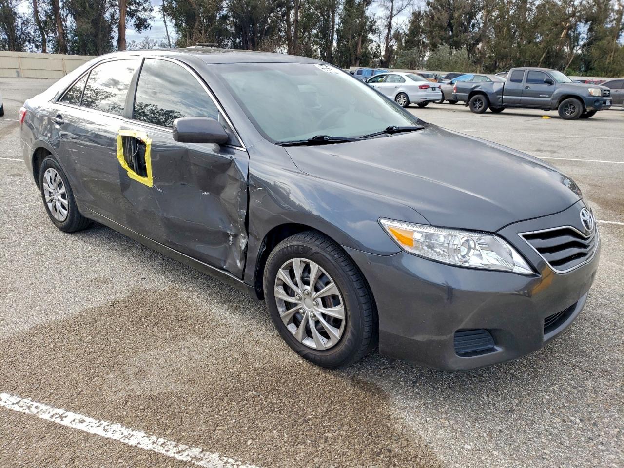 2010 TOYOTA CAMRY BASE photo 4