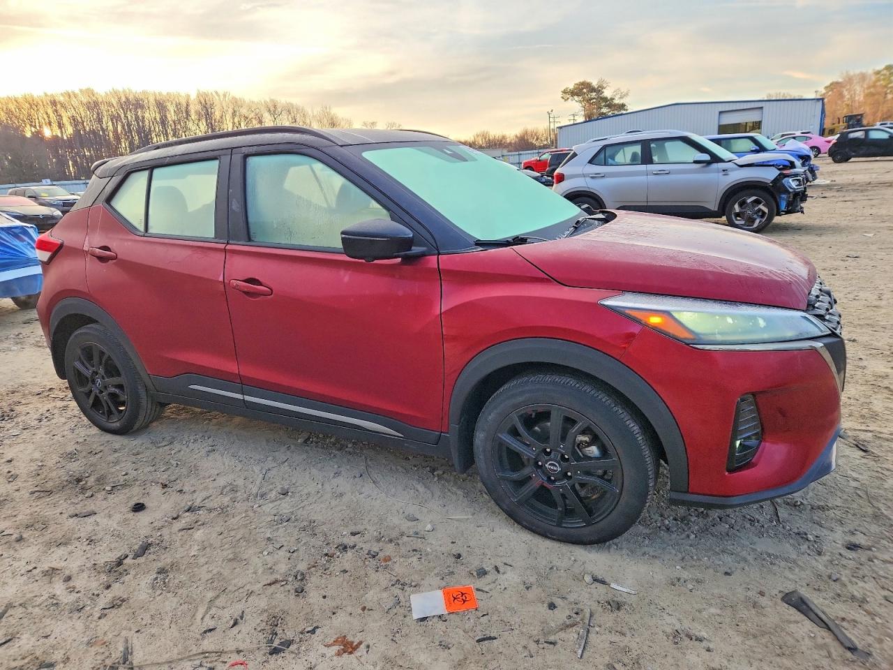 2023 NISSAN KICKS SR photo 4
