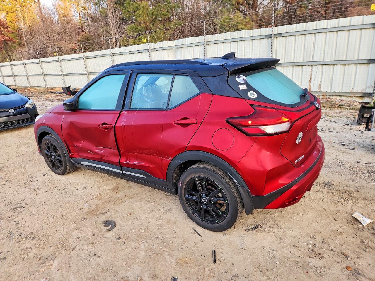 2023 NISSAN KICKS SR photo 2