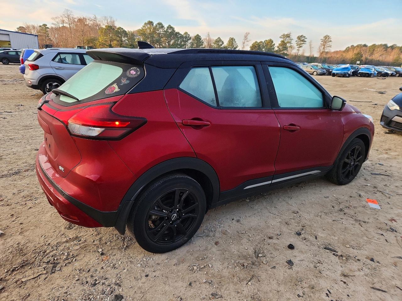 2023 NISSAN KICKS SR photo 3