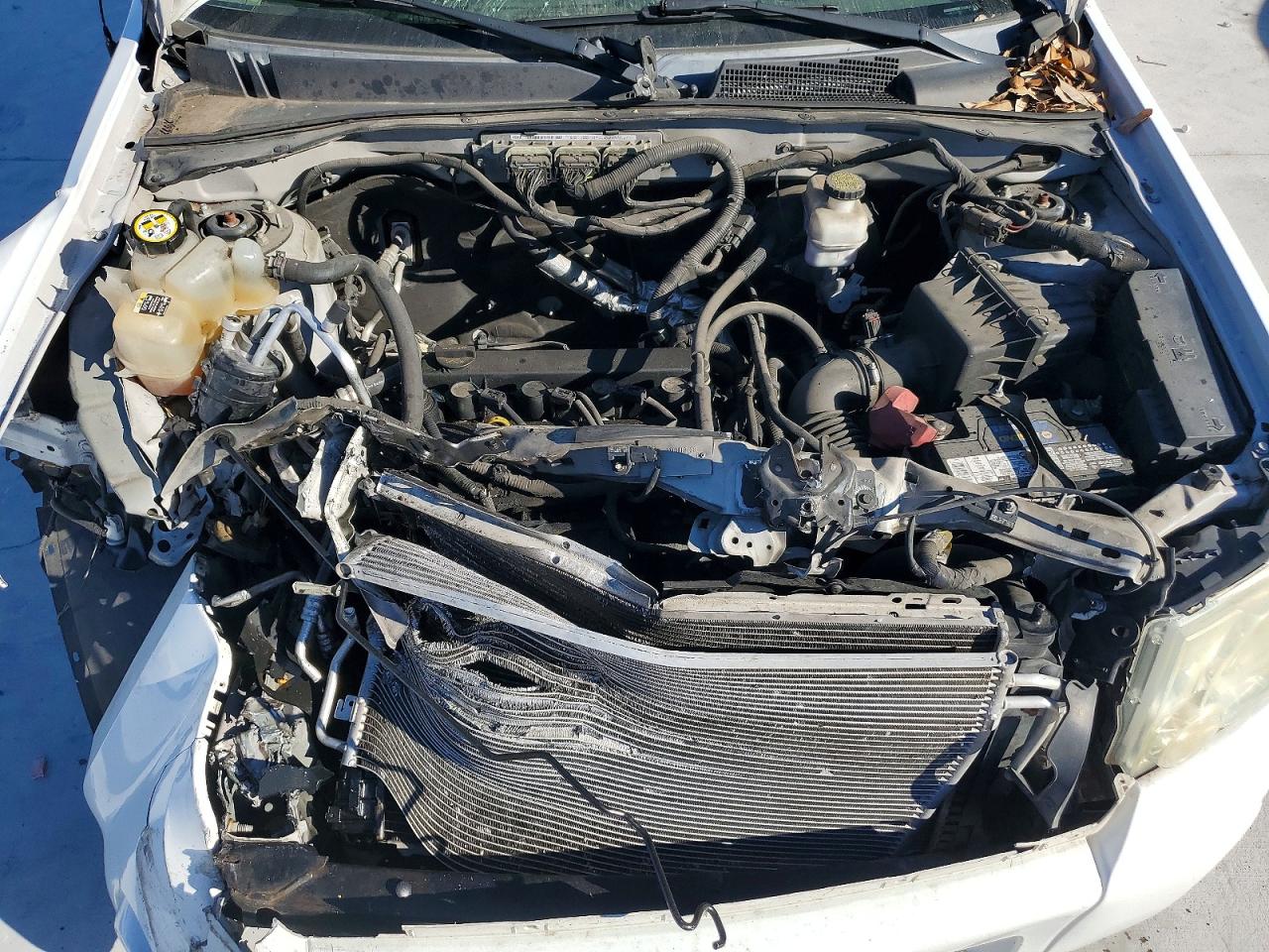 2011 FORD ESCAPE XLT photo 12