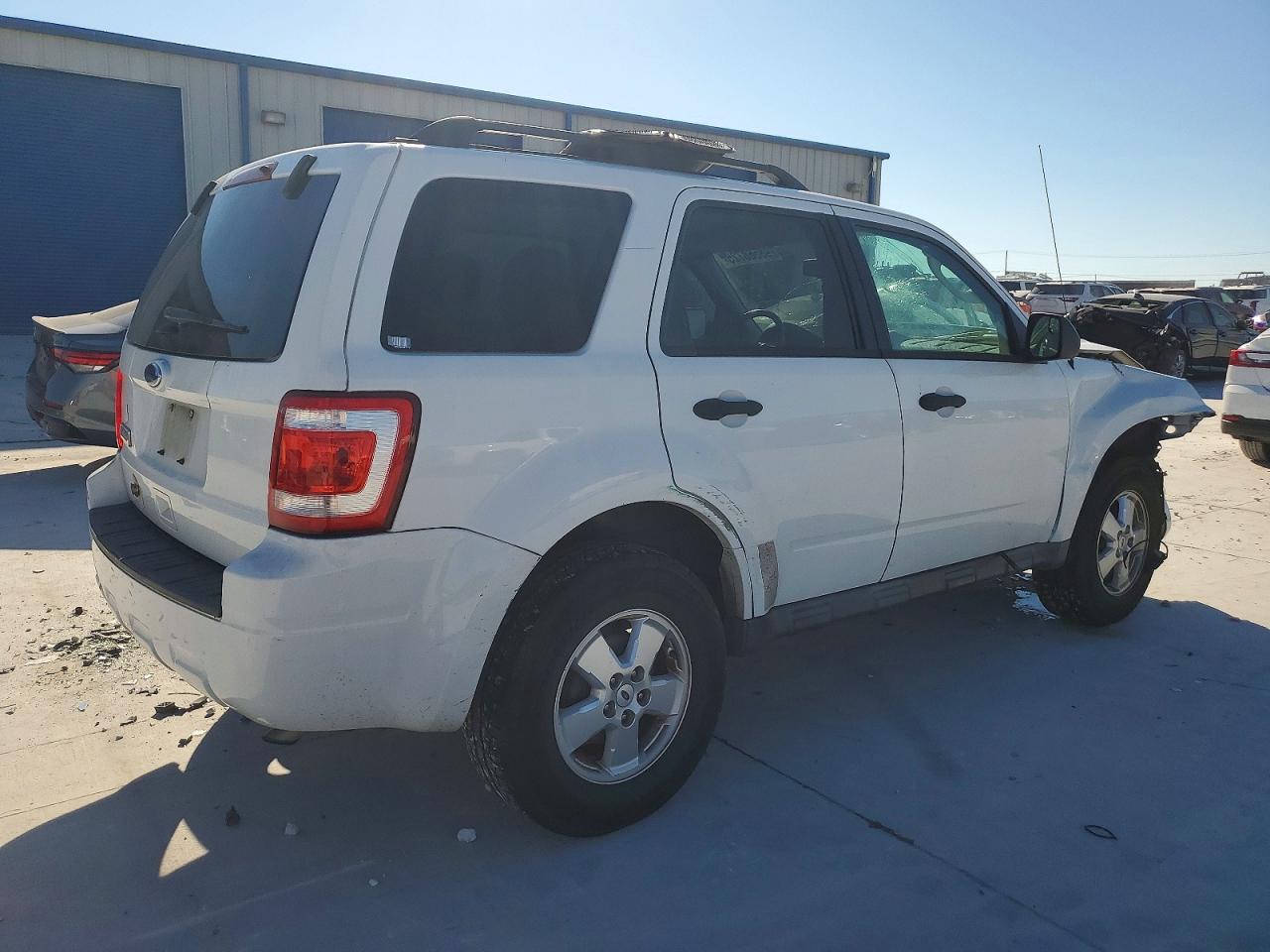 2011 FORD ESCAPE XLT photo 3