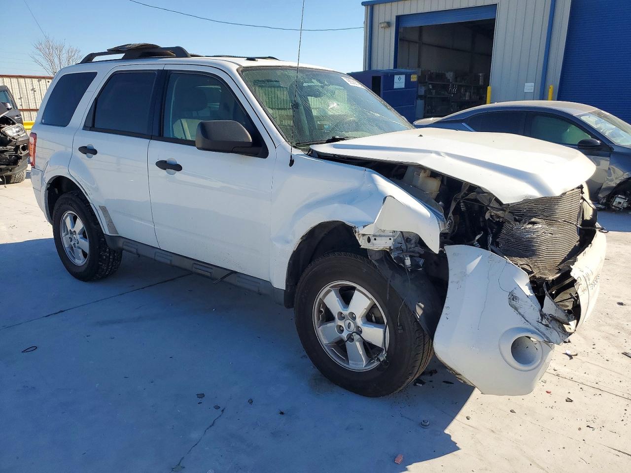 2011 FORD ESCAPE XLT photo 4