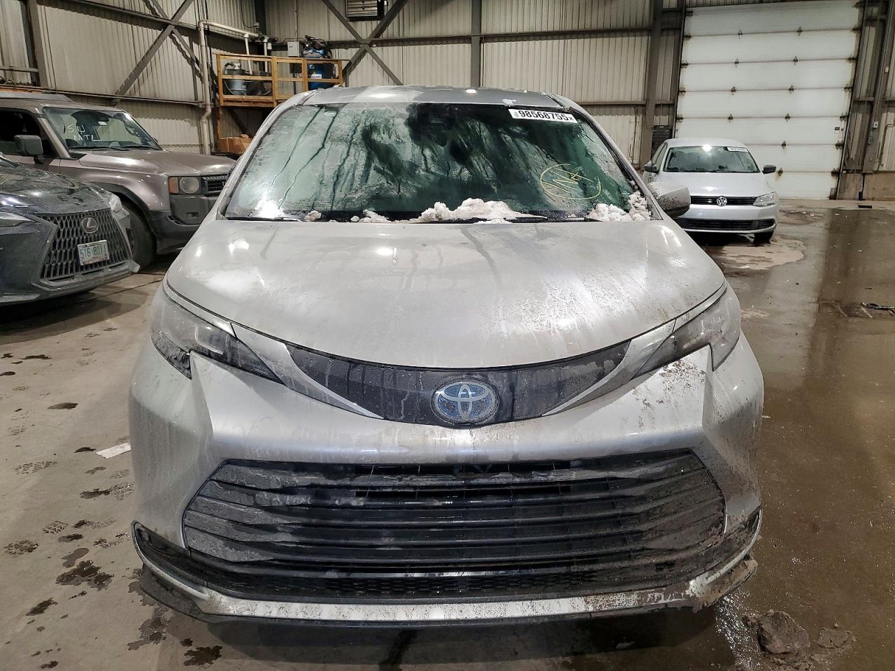 2022 TOYOTA SIENNA LE photo 13