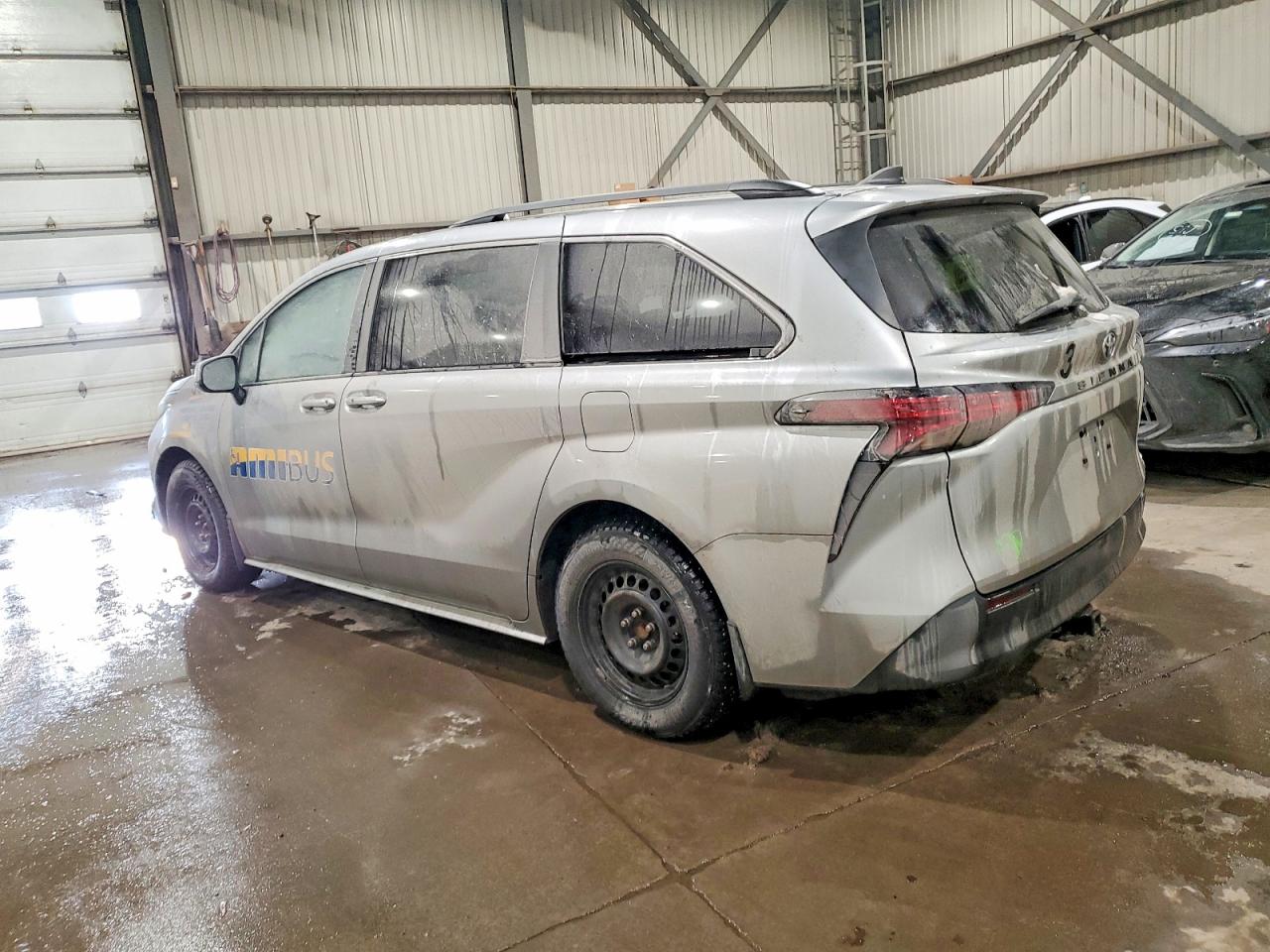 2022 TOYOTA SIENNA LE photo 4