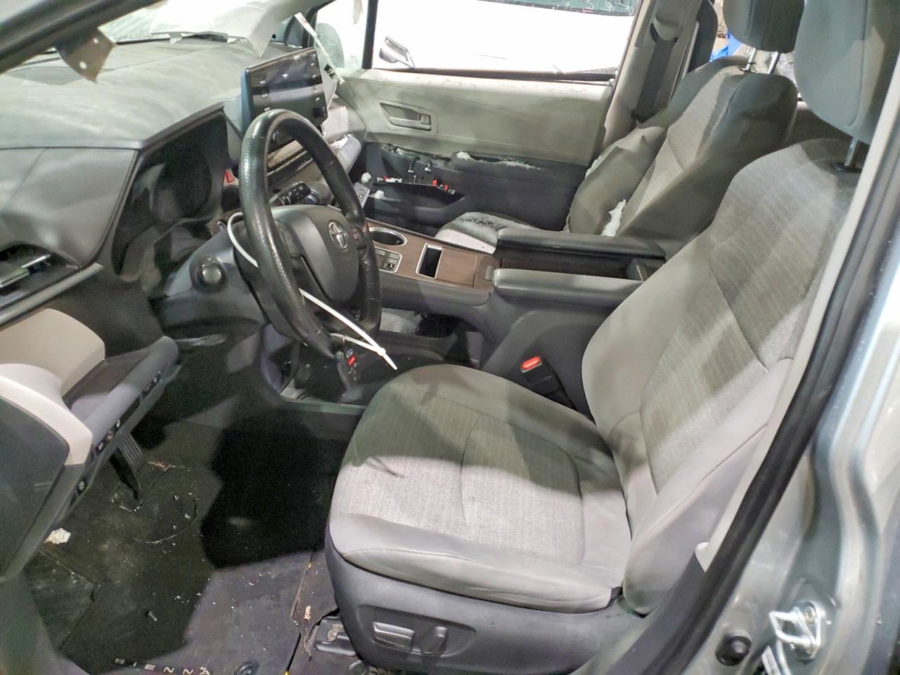 2022 TOYOTA SIENNA LE photo 19
