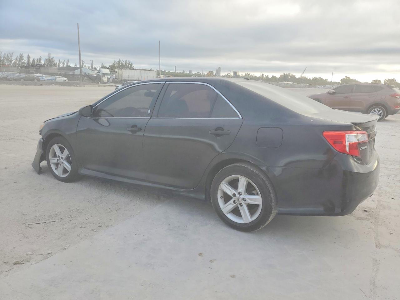 2014 TOYOTA CAMRY L photo 2