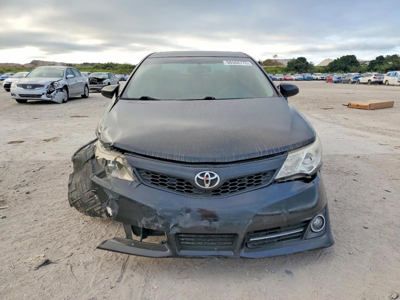 2014 TOYOTA CAMRY L photo 5