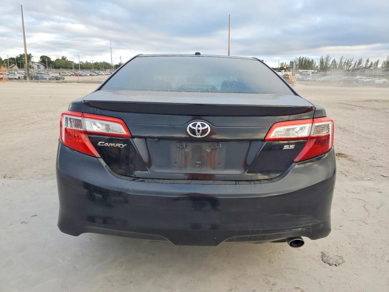 2014 TOYOTA CAMRY L photo 6