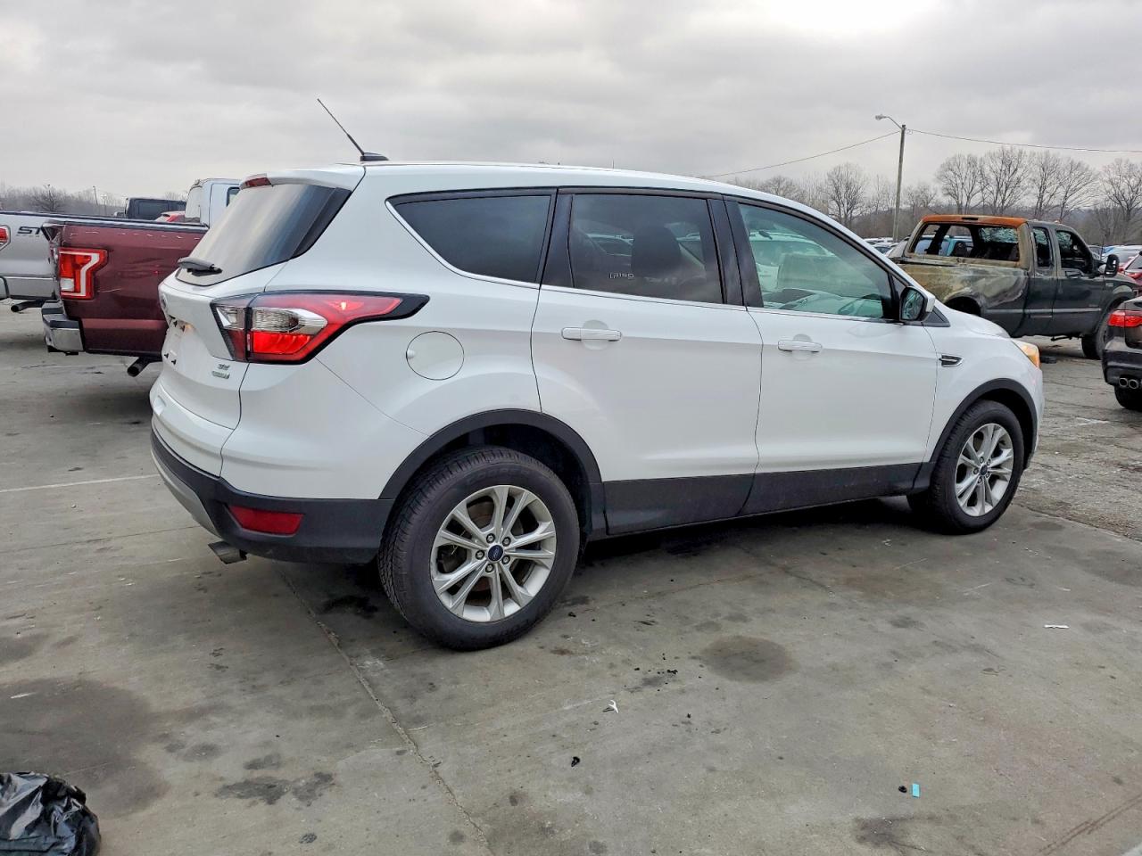 2017 FORD ESCAPE SE photo 5