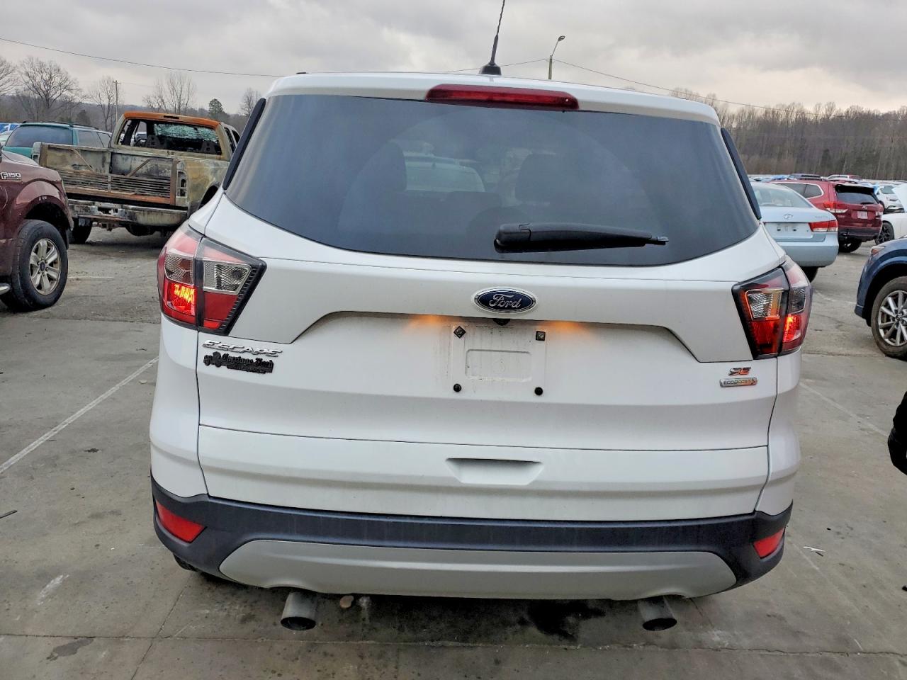 2017 FORD ESCAPE SE photo 11