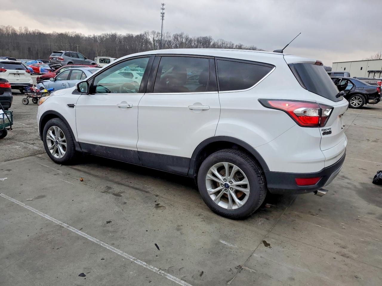 2017 FORD ESCAPE SE photo 3
