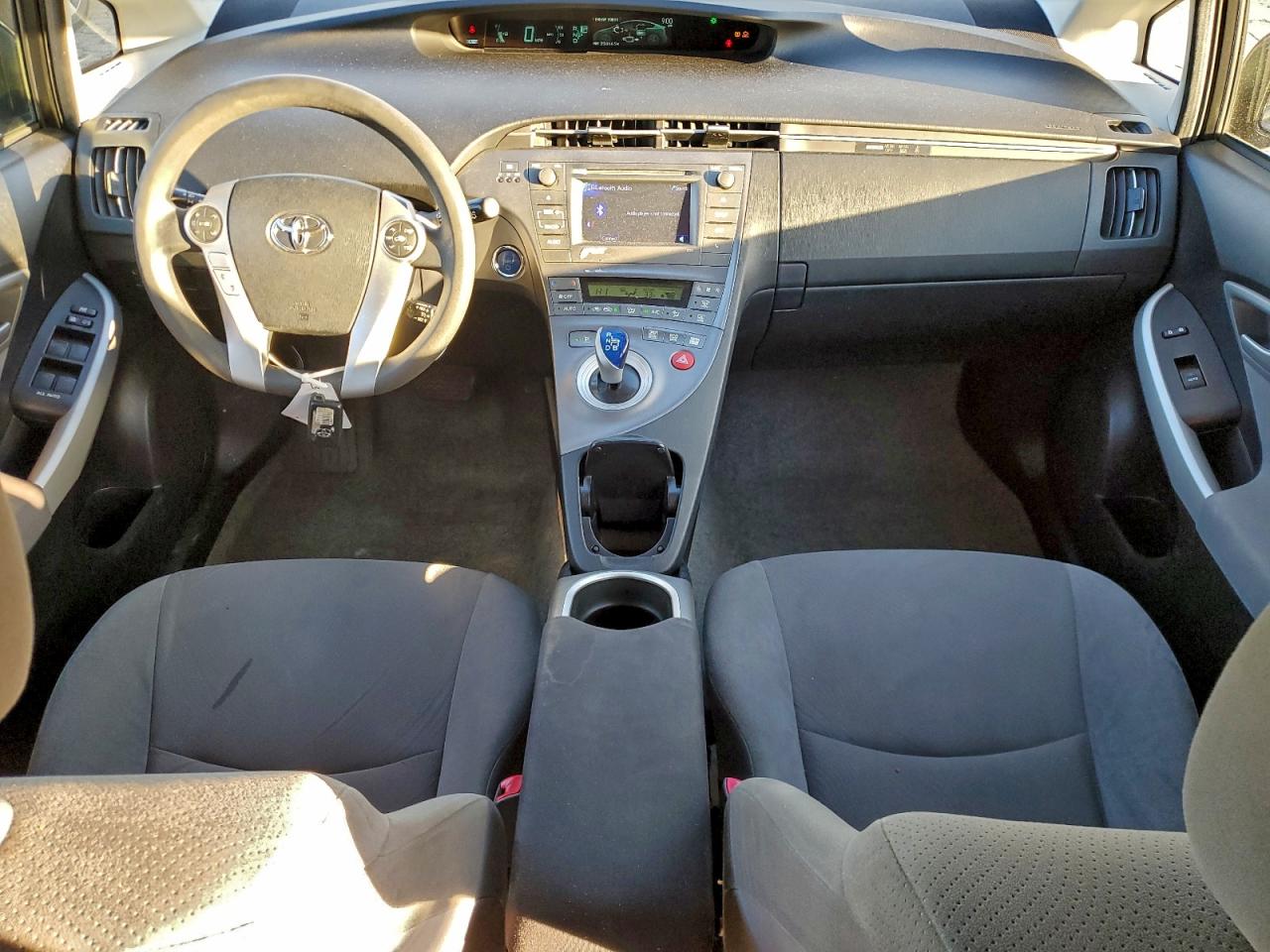 2013 TOYOTA PRIUS photo 8