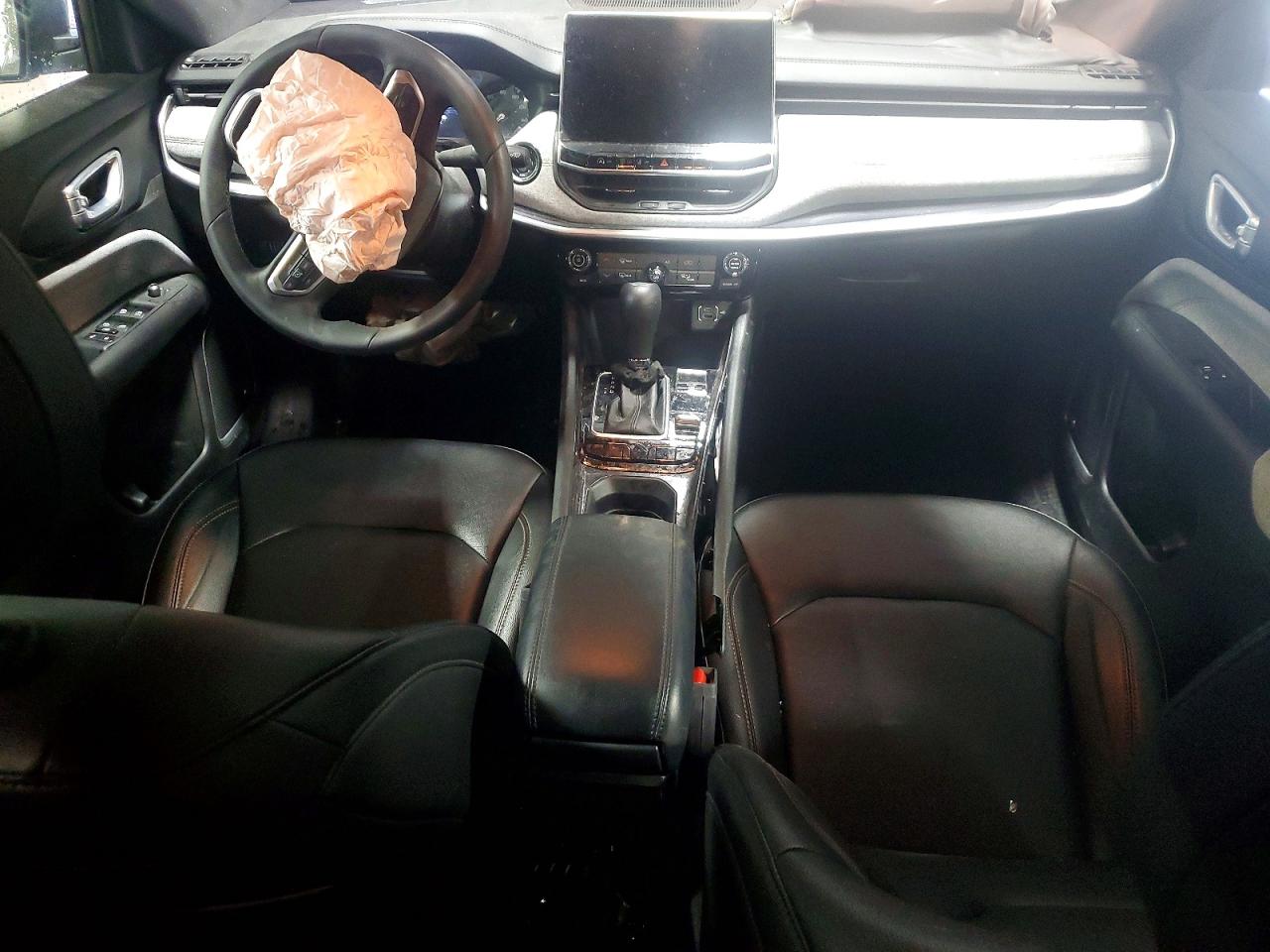 2024 JEEP COMPASS LATITUDE LUX photo 8