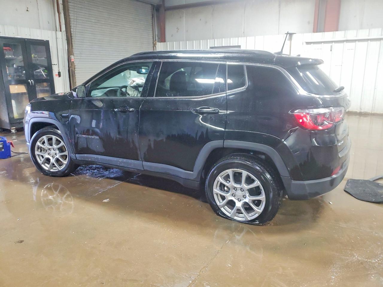 2024 JEEP COMPASS LATITUDE LUX photo 2