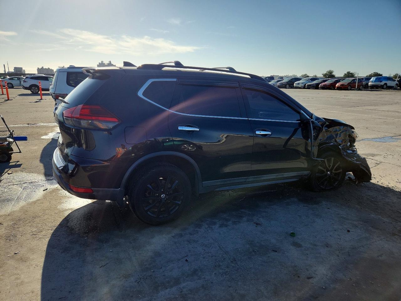 2017 NISSAN ROGUE SV photo 3