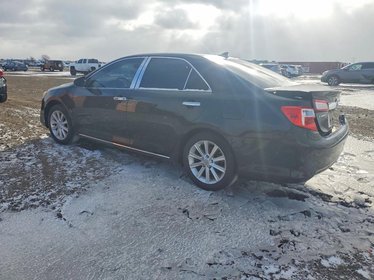 2012 TOYOTA CAMRY SE photo 3