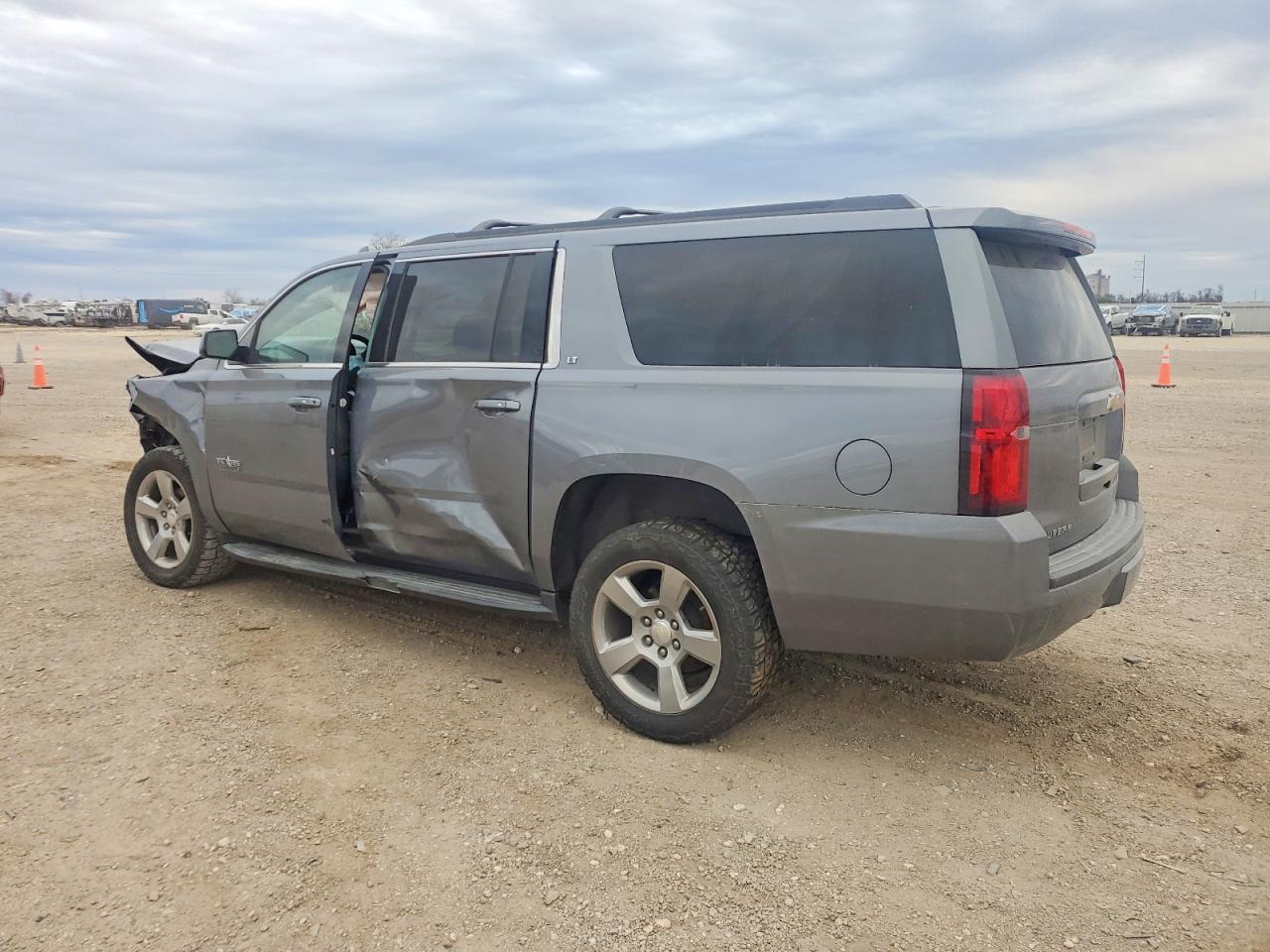 2018 CHEVROLET SUBURBAN C1500 LT photo 5
