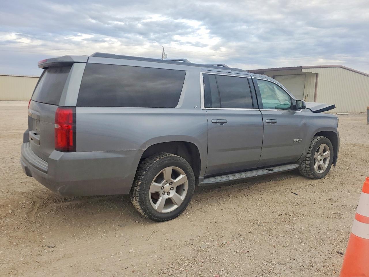 2018 CHEVROLET SUBURBAN C1500 LT photo 9