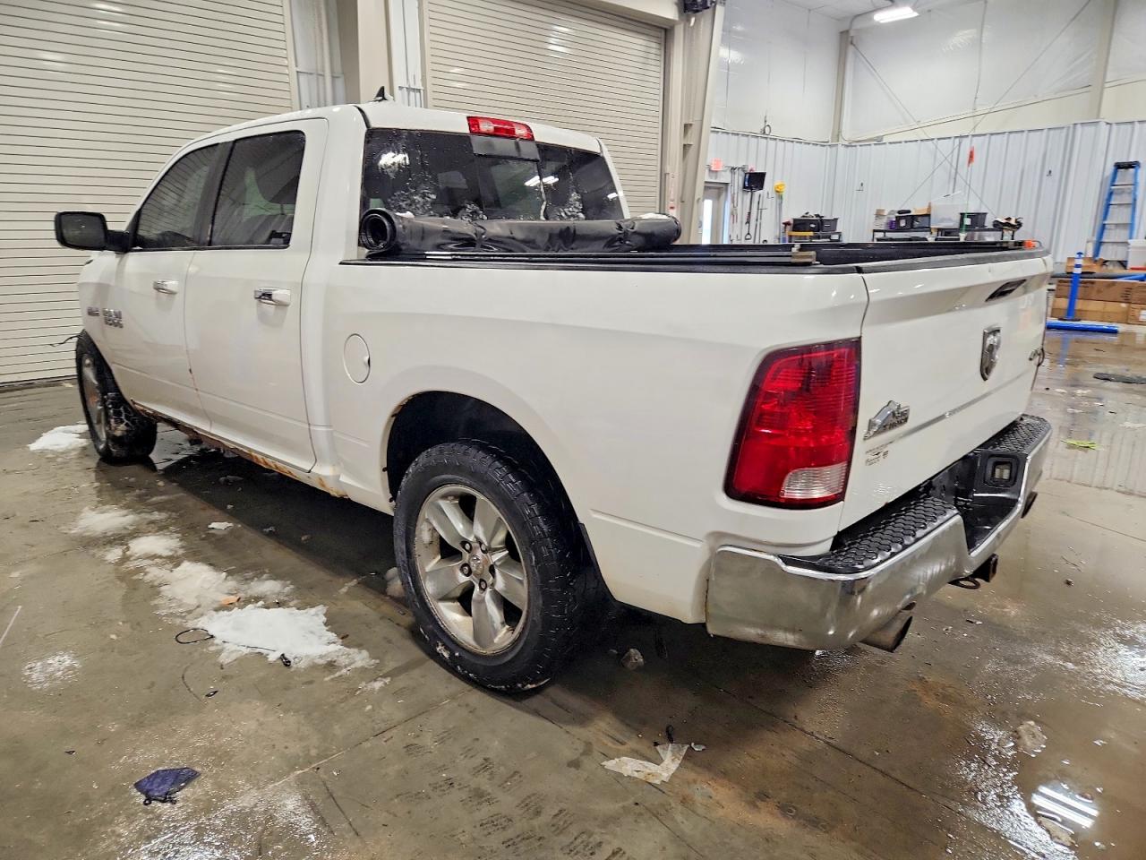 2014 RAM 1500 SLT photo 2