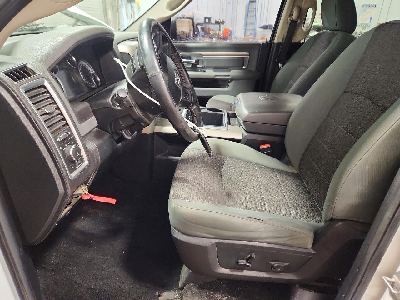 2014 RAM 1500 SLT photo 7