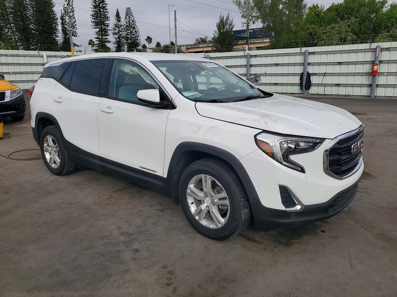 2018 GMC TERRAIN SLE photo 4