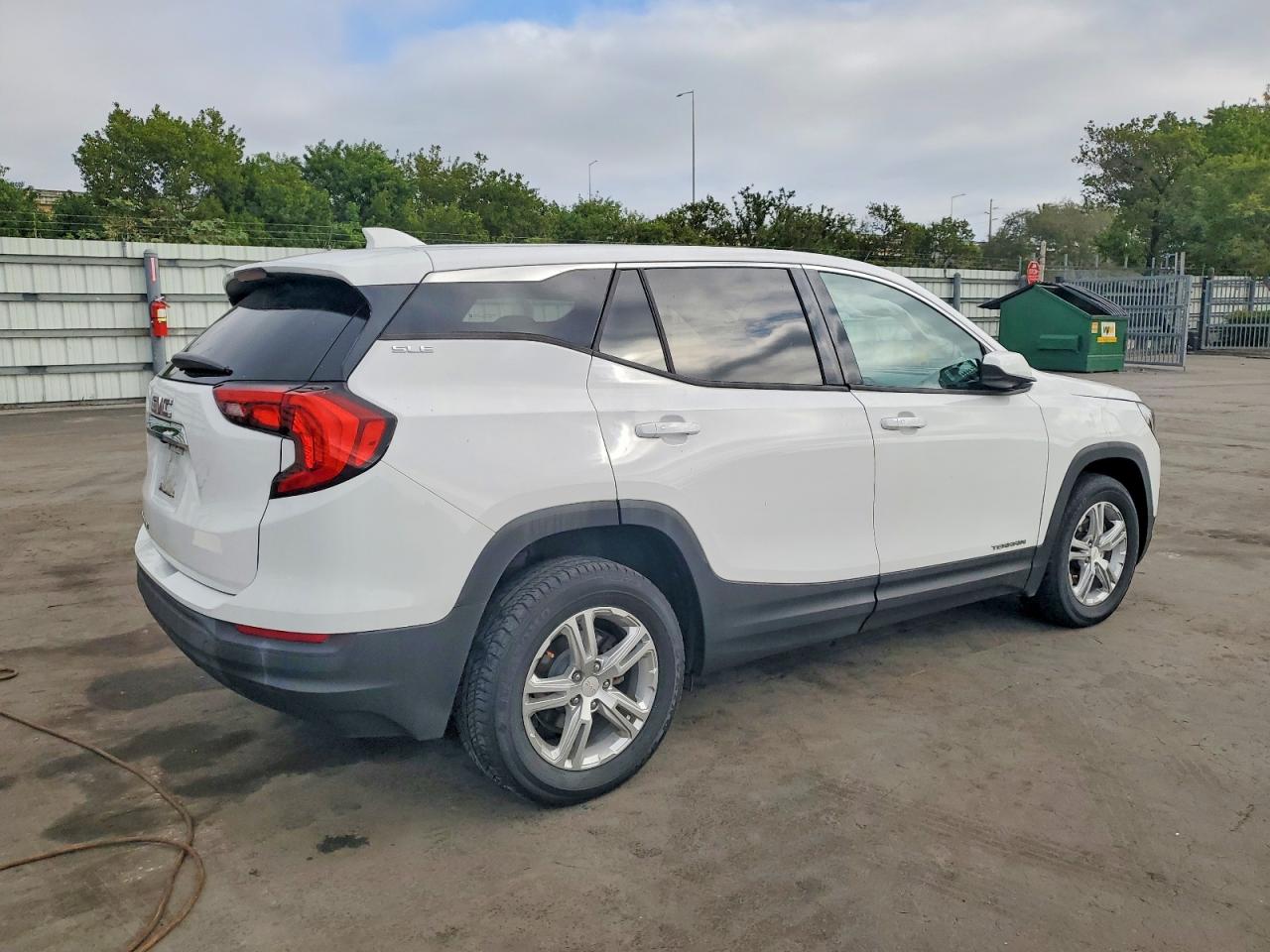 2018 GMC TERRAIN SLE photo 3