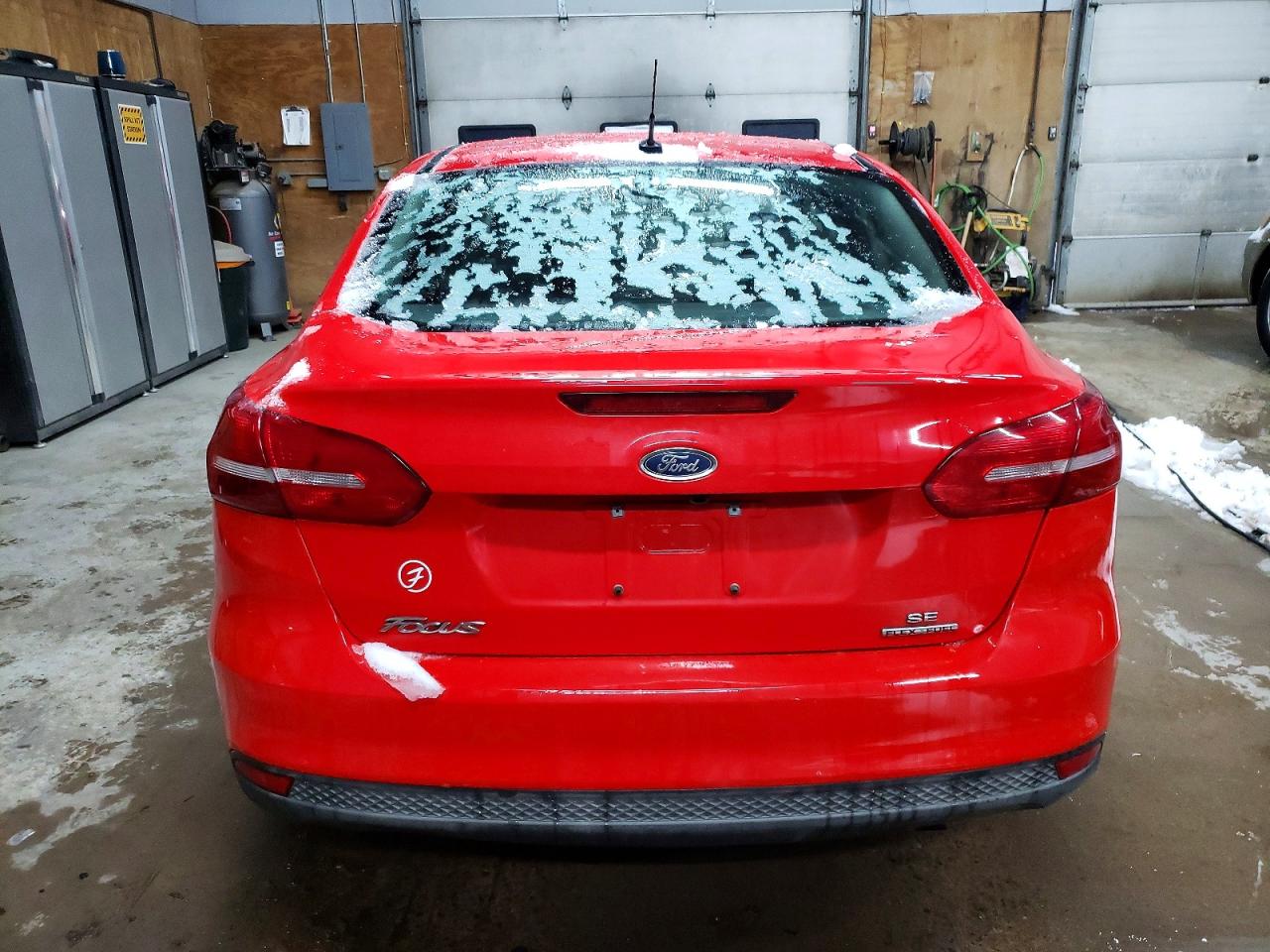 2015 FORD FOCUS SE photo 6