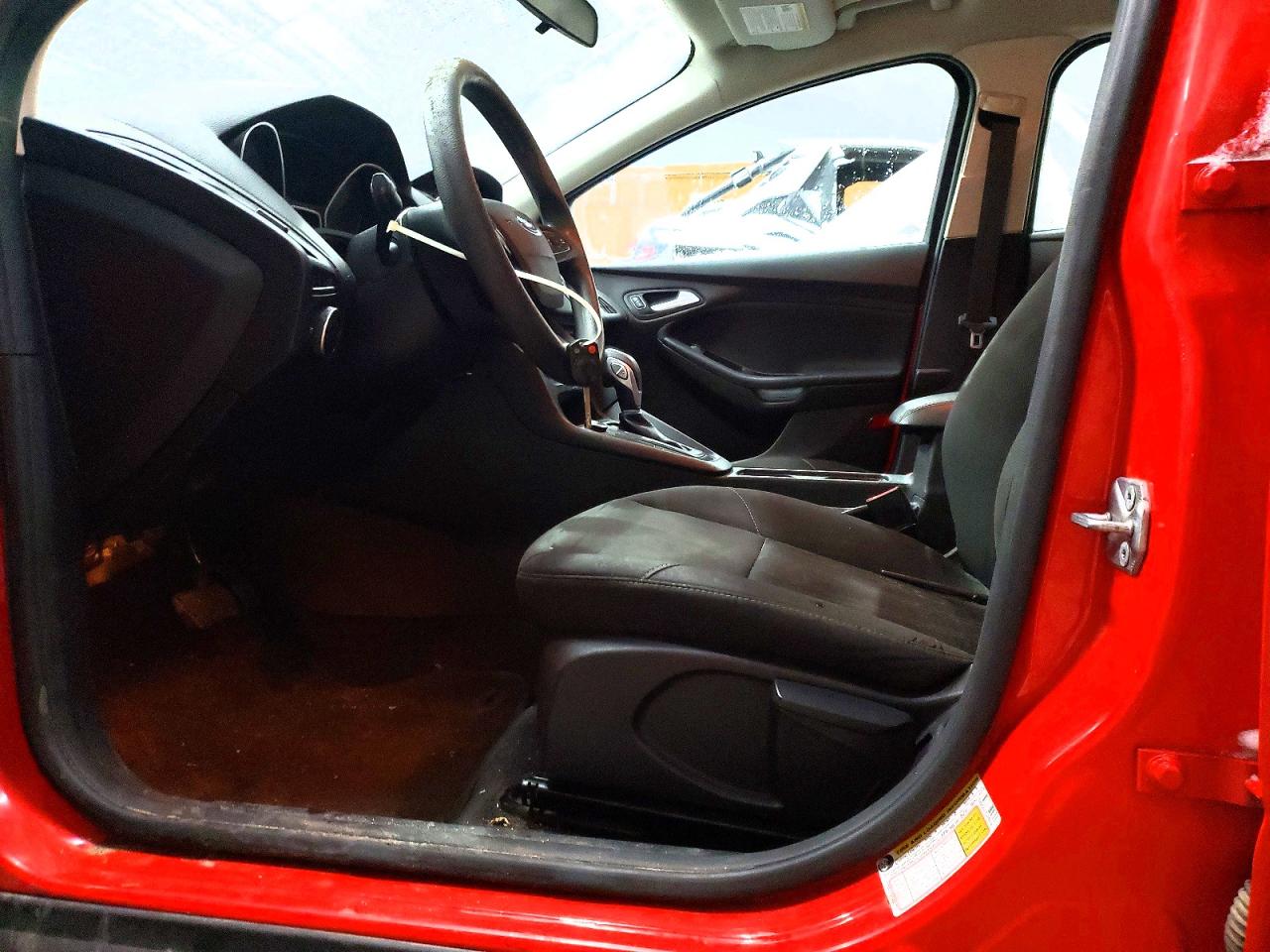 2015 FORD FOCUS SE photo 7
