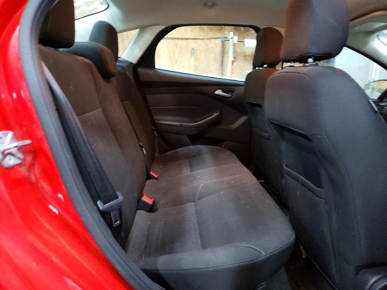 2015 FORD FOCUS SE photo 10