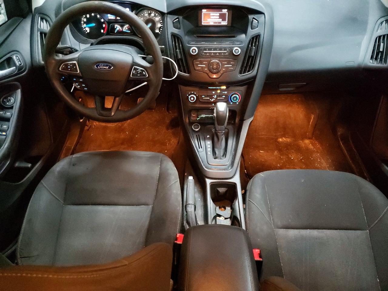 2015 FORD FOCUS SE photo 8