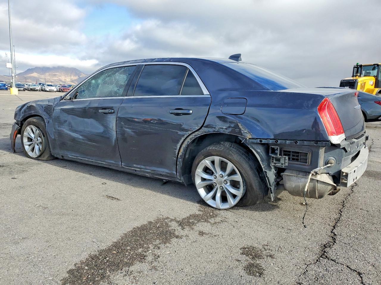 2015 CHRYSLER 300 LIMITED photo 4